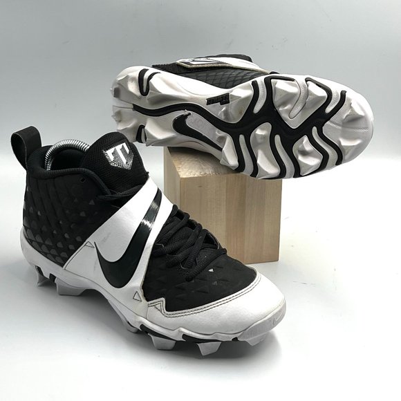nike baseball cleats size 7